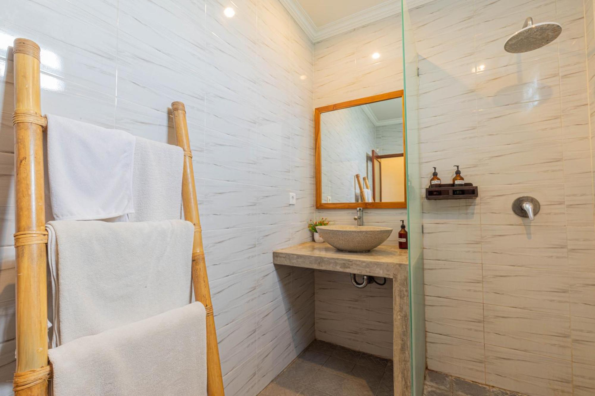 Frangipani House And Spa By Ecommerceloka 캉구 외부 사진